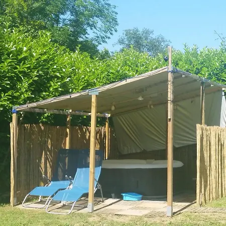 Les Divines Cascades * Roquefort-Les-Cascades